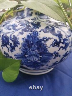 Kangxi Period (1662-1722) Chinese Blue And White Gourd Vase With Peony Flowers