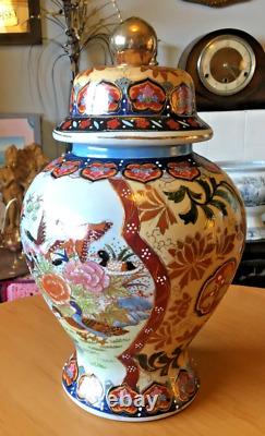 LARGE CHINESE RICHLY HAND PAINTED, COLOURFUL GINGER JAR/URN WITH LID (H. 36cm)