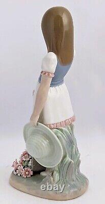 Lladro 1285 Dropping the Flowers Vintage Porcelain Figurine (Retired)