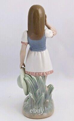 Lladro 1285 Dropping the Flowers Vintage Porcelain Figurine (Retired)