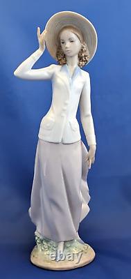 Lladro 5682 Breezy Afternoon Vintage Porcelain Figurine