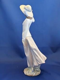 Lladro 5682 Breezy Afternoon Vintage Porcelain Figurine