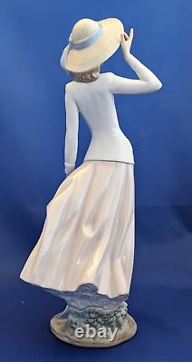 Lladro 5682 Breezy Afternoon Vintage Porcelain Figurine