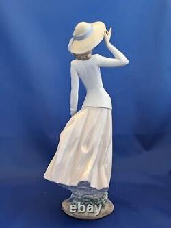 Lladro 5682 Breezy Afternoon Vintage Porcelain Figurine