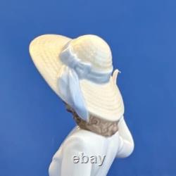 Lladro 5682 Breezy Afternoon Vintage Porcelain Figurine