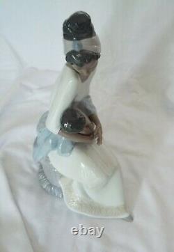 Lladro Black Legacy - A Mother's Embrace