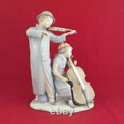 Lladro Nao Figurine Street Musicians 684 (Detached violin bow) 6097 L/N