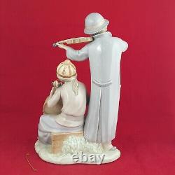 Lladro Nao Figurine Street Musicians 684 (Detached violin bow) 6097 L/N