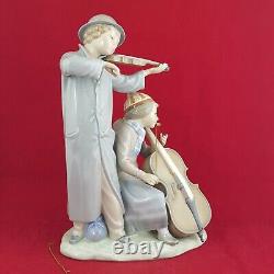 Lladro Nao Figurine Street Musicians 684 (Detached violin bow) 6097 L/N