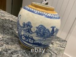 Lovely hand painted antique Chinese ginger jar