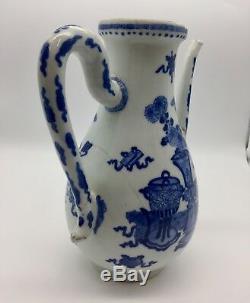 Quianlong Period Chinese Porcelain Tea Pot circa 1780