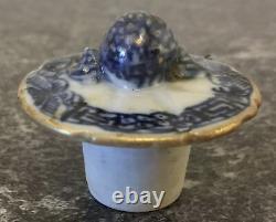 RARE antique CHINESE EXPORT porcelain SQUID finial LID for TEA CADDY