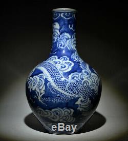 Rare Chinese Ancient Blue And White Porcelain Clouds Dragon Globular Shape Vase