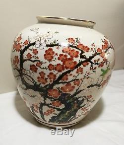 Rare Hand-Painted Decorative Porcelain Vase by Japanese Kutani Master Artist