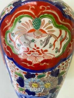 Stunning Hand-Painted Porcelain Meiji Japanese Imari Vase & Lid Mid 19th Century